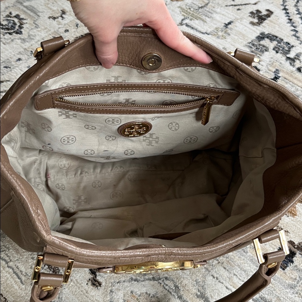Tory Burch Amanda Purse - Picture 10 of 14